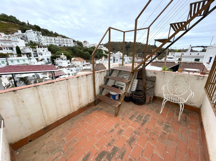 Image No.10-2 Bed Townhouse for sale