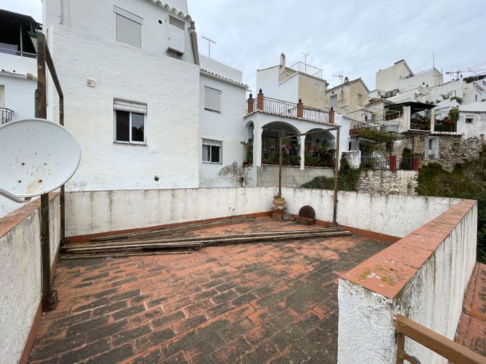 Image No.11-2 Bed Townhouse for sale