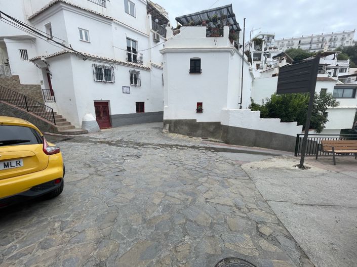 Image No.15-2 Bed Townhouse for sale