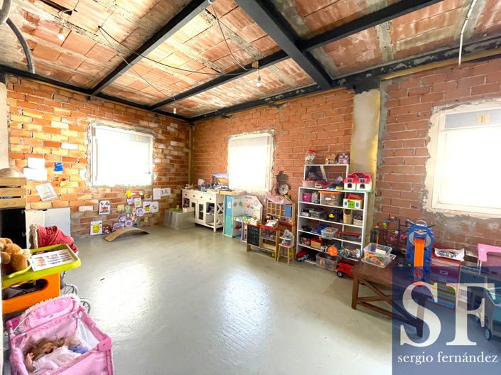 Image No.17-4 Bed Townhouse for sale