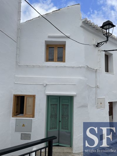 Image No.1-4 Bed Townhouse for sale