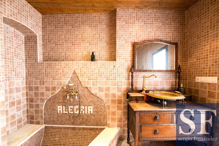 Image No.12-4 Bed Townhouse for sale