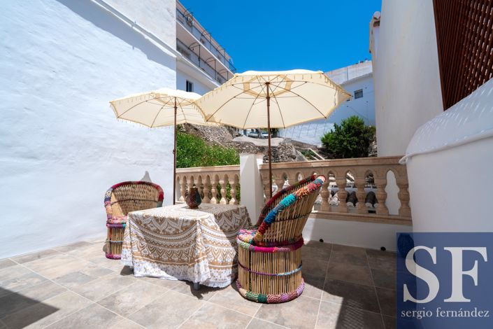 Image No.17-4 Bed Townhouse for sale