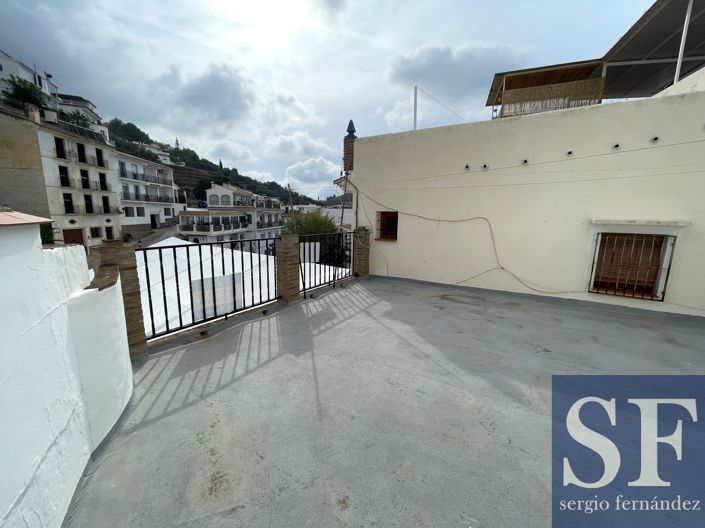 Image No.18-3 Bed Townhouse for sale