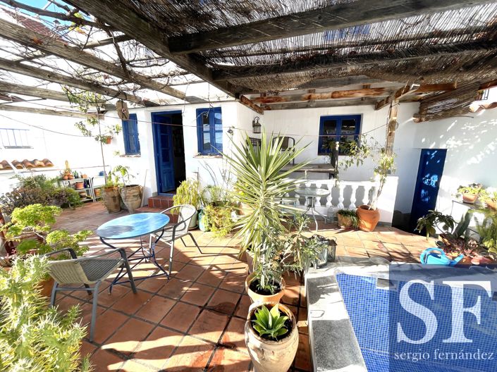 Image No.12-2 Bed Townhouse for sale