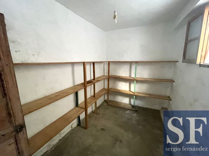 Image No.11-6 Bed Townhouse for sale