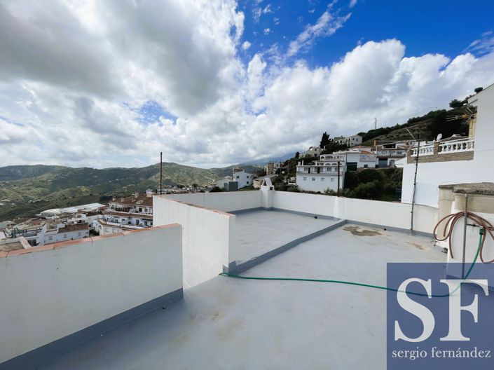 Image No.13-4 Bed Townhouse for sale