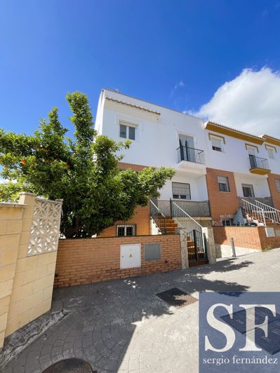Image No.1-4 Bed Townhouse for sale