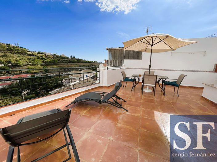 Image No.17-2 Bed Townhouse for sale