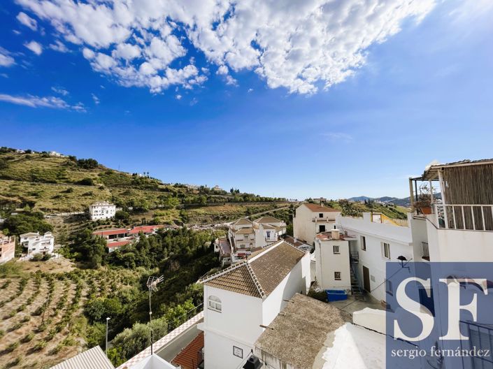 Image No.20-2 Bed Townhouse for sale