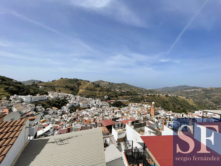 Image No.12-3 Bed Townhouse for sale