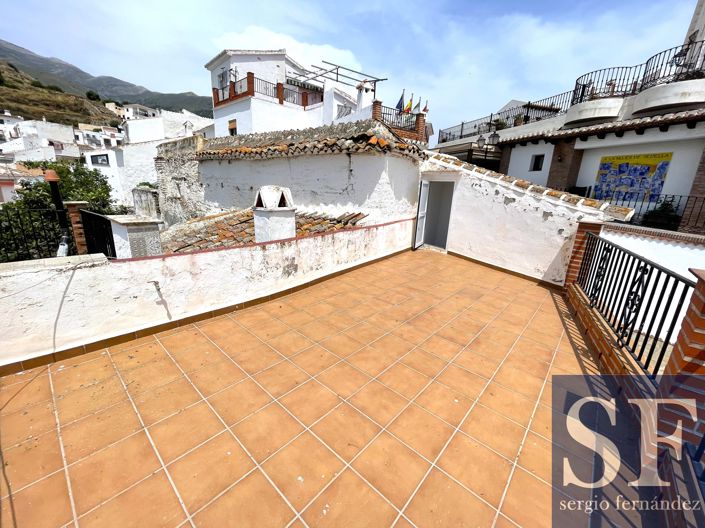 Image No.12-2 Bed Townhouse for sale