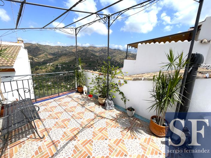 Image No.13-2 Bed Townhouse for sale