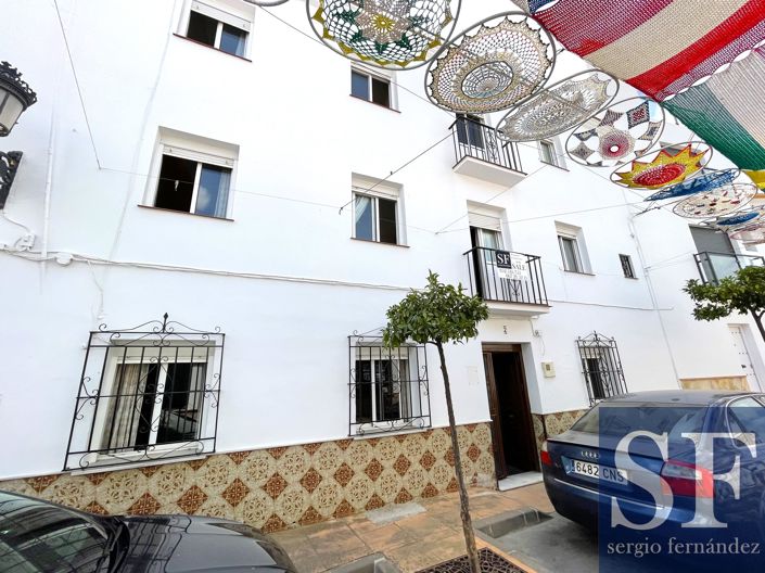 Image No.1-5 Bed Townhouse for sale