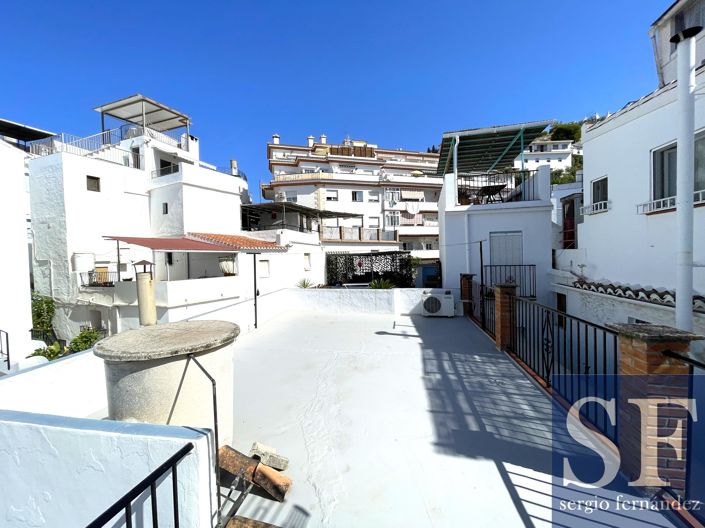 Image No.12-2 Bed Townhouse for sale