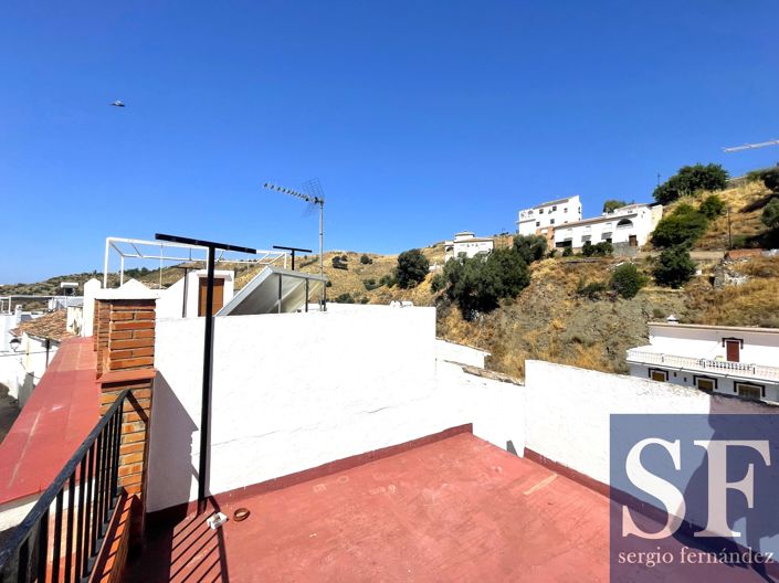 Image No.13-2 Bed Townhouse for sale