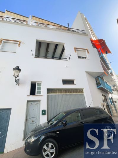 Image No.1-4 Bed Townhouse for sale