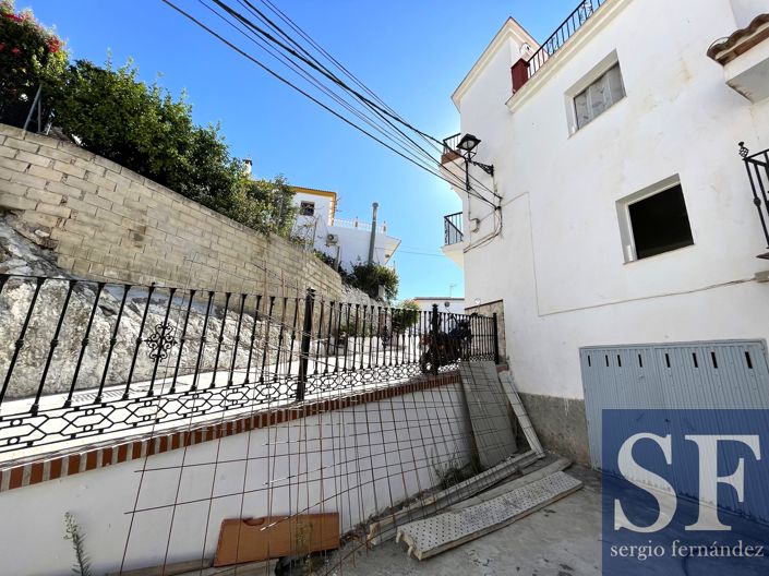 Image No.18-2 Bed Townhouse for sale