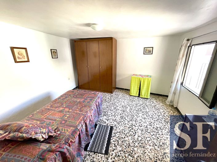 Image No.9-2 Bed Townhouse for sale