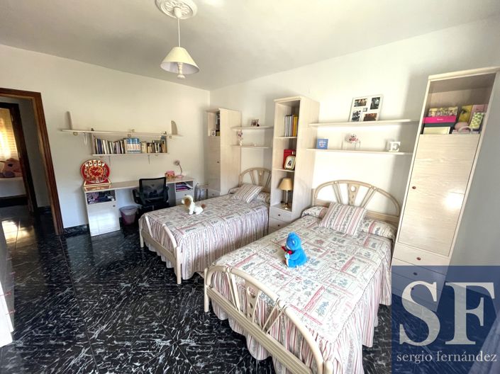 Image No.8-5 Bed Townhouse for sale