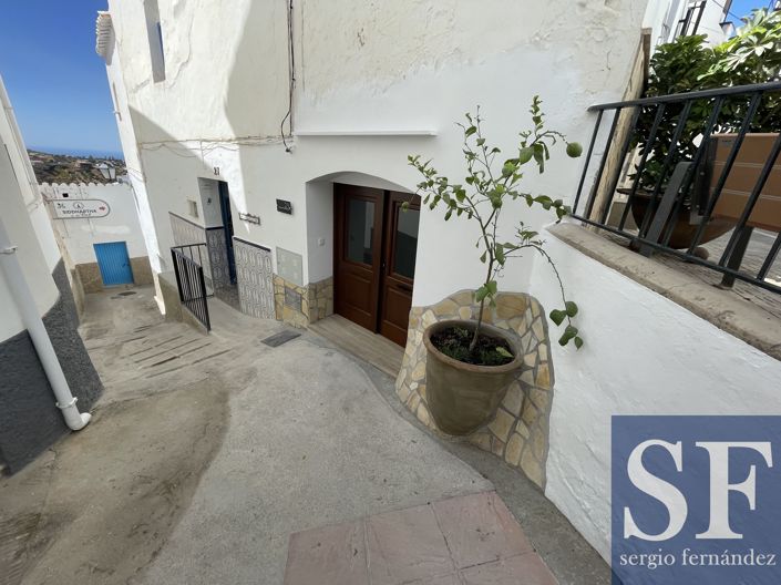 Image No.1-1 Bed Townhouse for sale