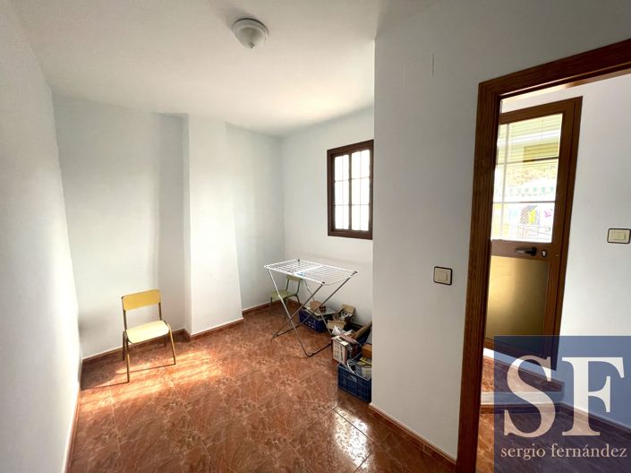 Image No.11-5 Bed Townhouse for sale