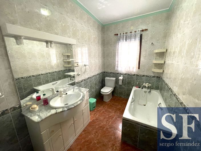 Image No.12-5 Bed Townhouse for sale