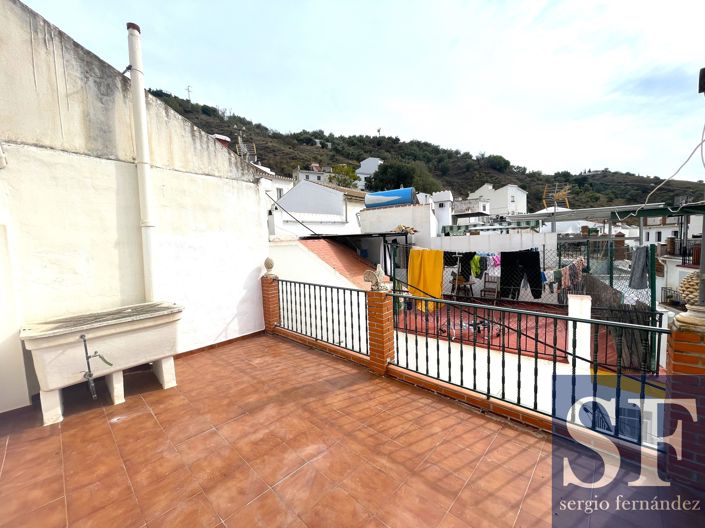 Image No.17-5 Bed Townhouse for sale