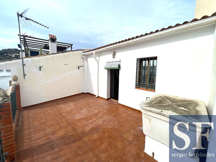 Image No.18-5 Bed Townhouse for sale