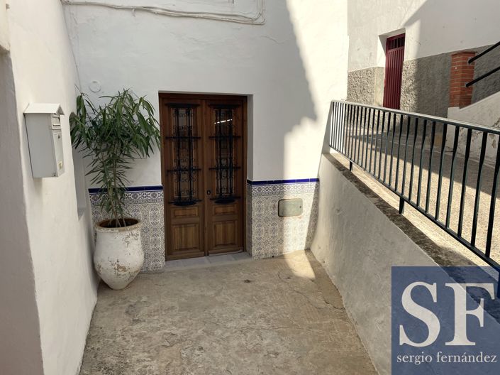 Image No.2-2 Bed Townhouse for sale