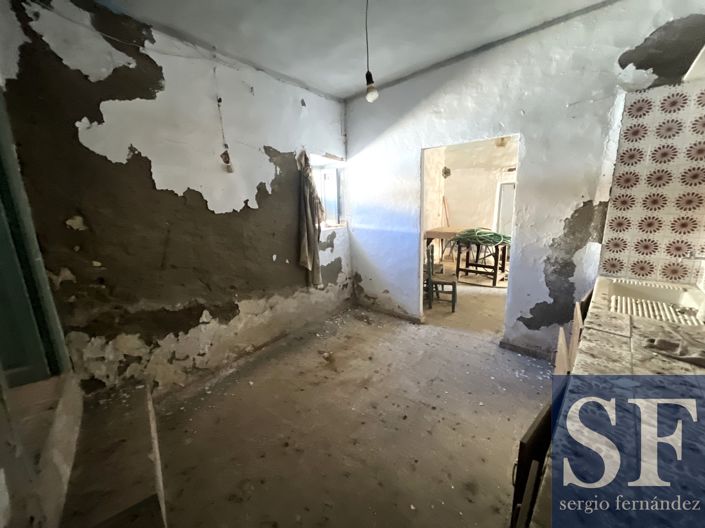 Image No.11-7 Bed Townhouse for sale