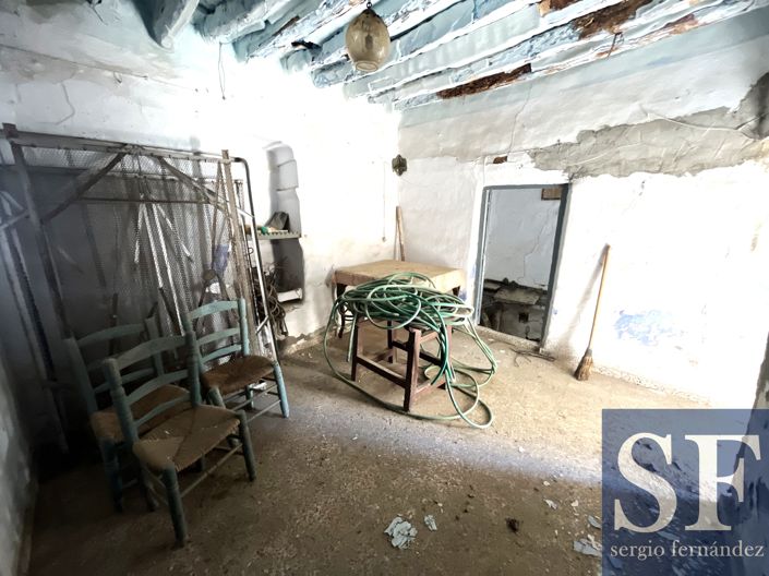 Image No.12-7 Bed Townhouse for sale