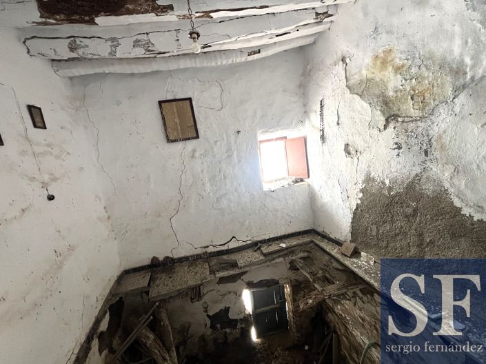 Image No.15-7 Bed Townhouse for sale