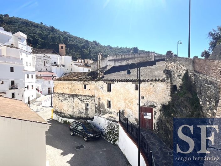 Image No.17-7 Bed Townhouse for sale