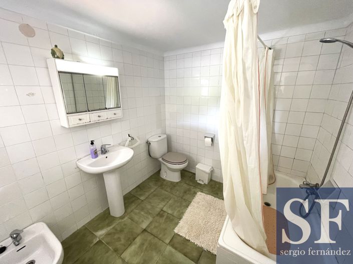 Image No.12-4 Bed Townhouse for sale