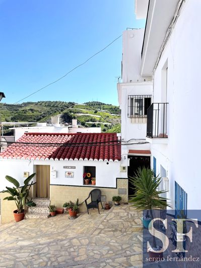 Image No.20-4 Bed Townhouse for sale