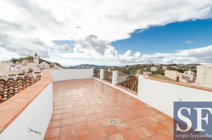 Image No.17-2 Bed Townhouse for sale