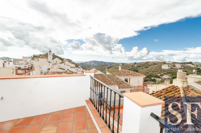 Image No.20-2 Bed Townhouse for sale