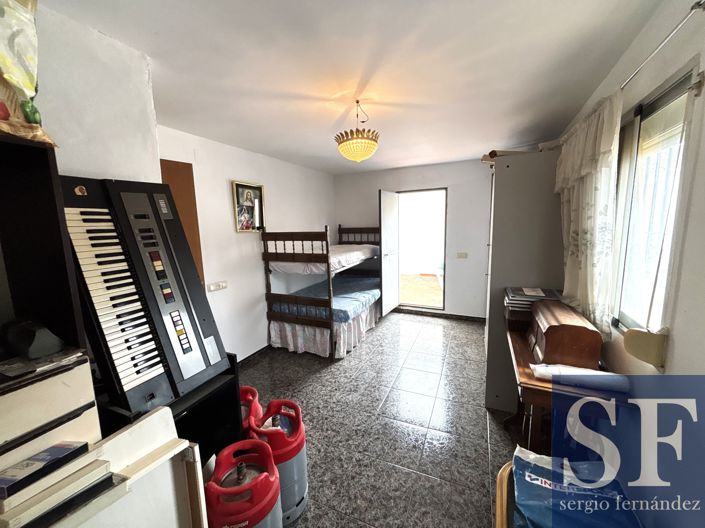 Image No.13-5 Bed Townhouse for sale