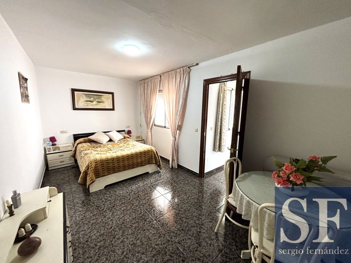 Image No.6-5 Bed Townhouse for sale