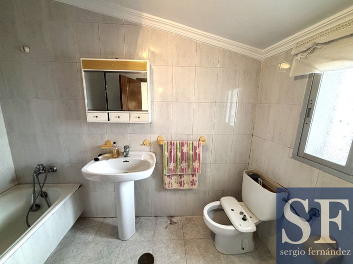 Image No.12-5 Bed Townhouse for sale