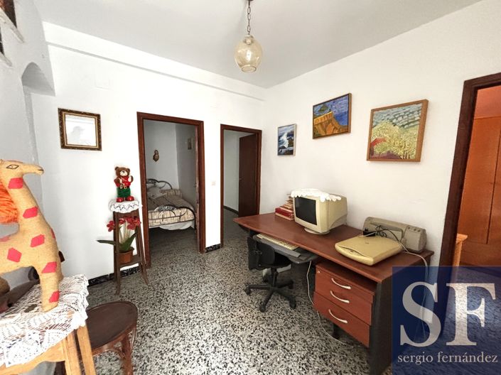 Image No.16-5 Bed Townhouse for sale