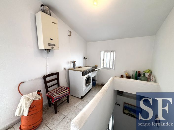 Image No.17-5 Bed Townhouse for sale