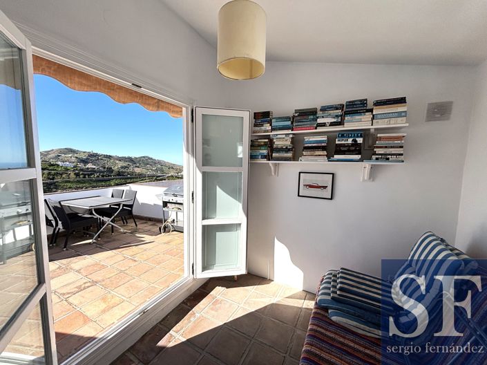 Image No.17-2 Bed Townhouse for sale