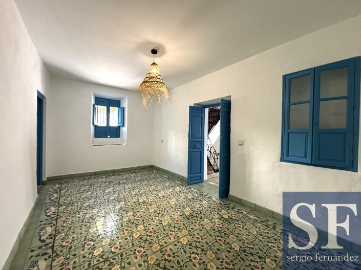 Image No.10-4 Bed Townhouse for sale