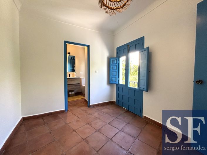 Image No.12-4 Bed Townhouse for sale