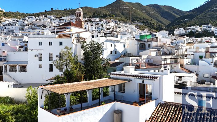 Image No.20-4 Bed Townhouse for sale