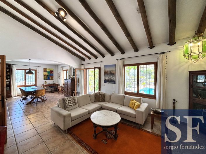 Image No.2-5 Bed Villa for sale