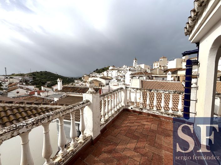 Image No.15-3 Bed Townhouse for sale