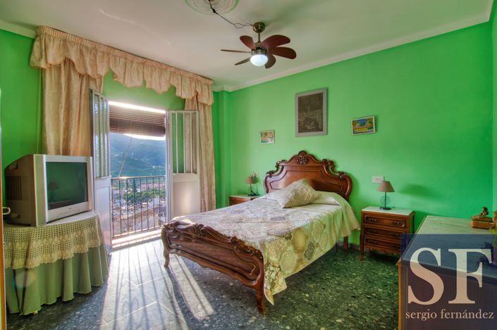 Image No.10-3 Bed Townhouse for sale